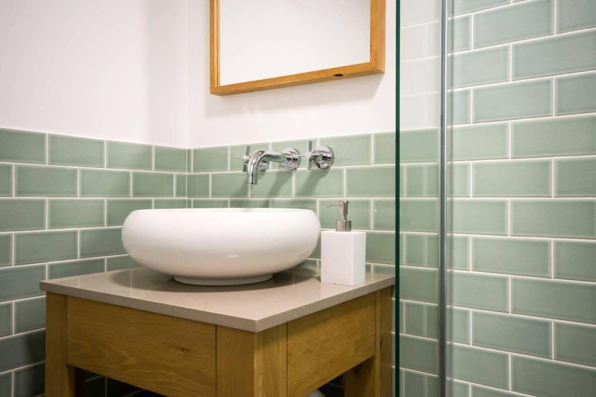 Modern Apartment In The Heart Of Oxford With Secure Underground Parking Exteriör bild